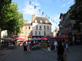 J'arrive dans un quartier animé