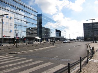 Je me dirige vers la sortie de la ville